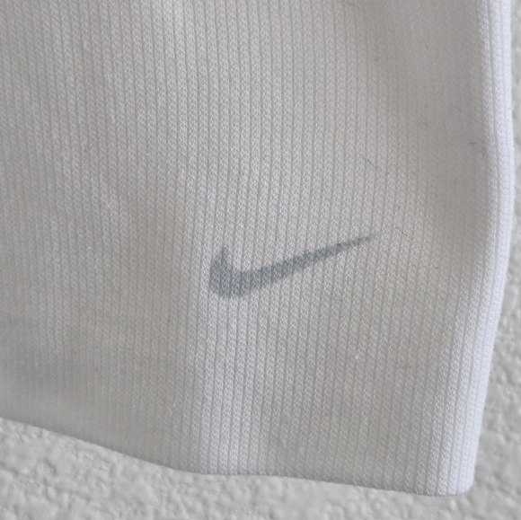 Nike Dri-fit Tank Top Like new Conditionin White Color size Medium - Picture 10 of 16